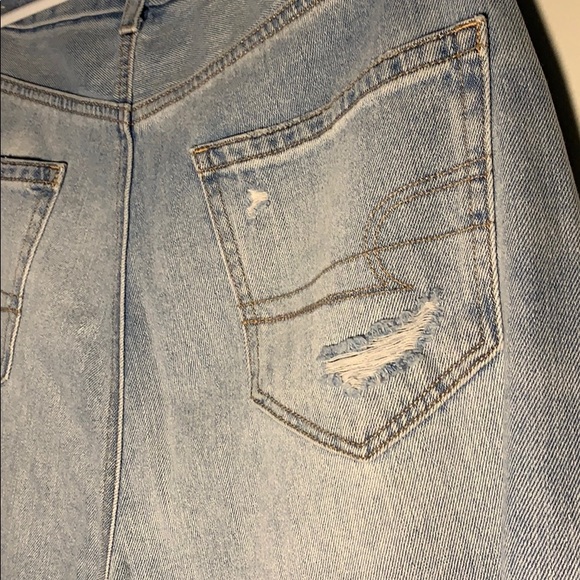 Light wash Mom Jeans - Picture 4 of 5